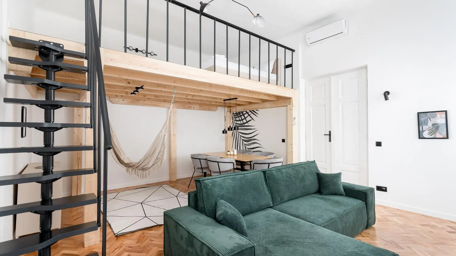 Old Town Apartment With Mezzanine Kraków