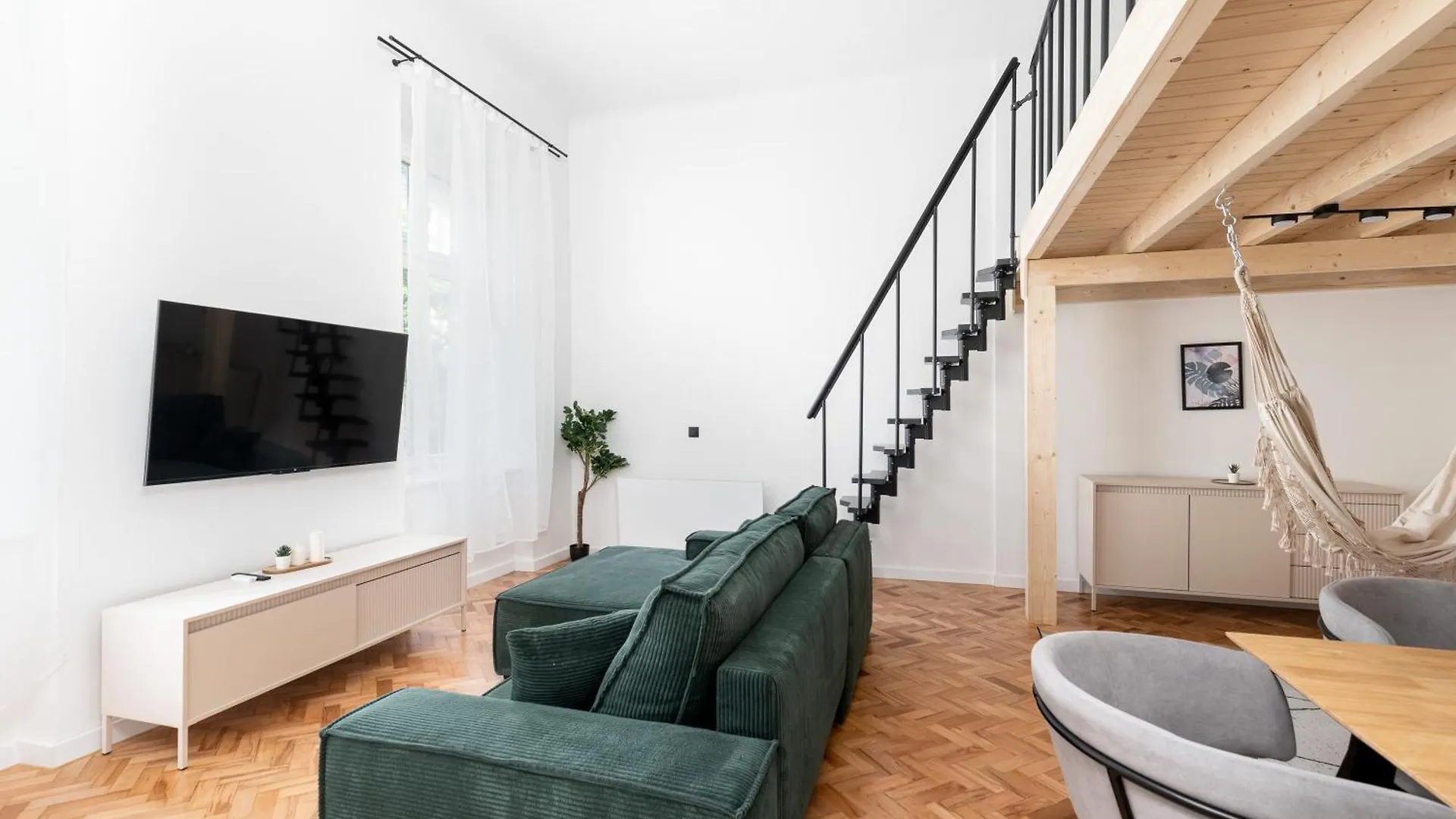 Old Town Apartment With Mezzanine Krakow