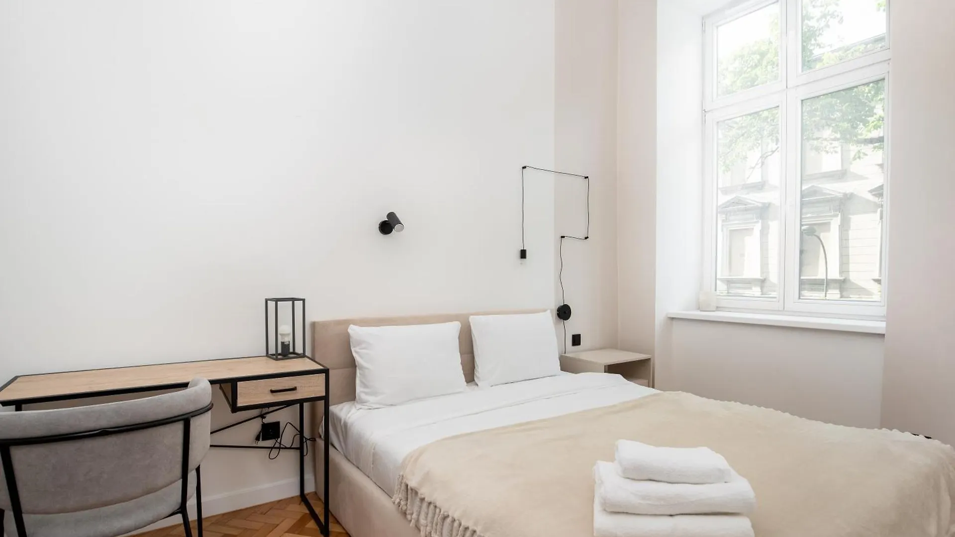 Old Town Apartment With Mezzanine Krakow Poland